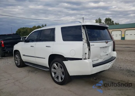 2016 Cadillac Escalade Luxury z USA, uszkodzony, nr VIN 1GYS4BKJ0GR180157